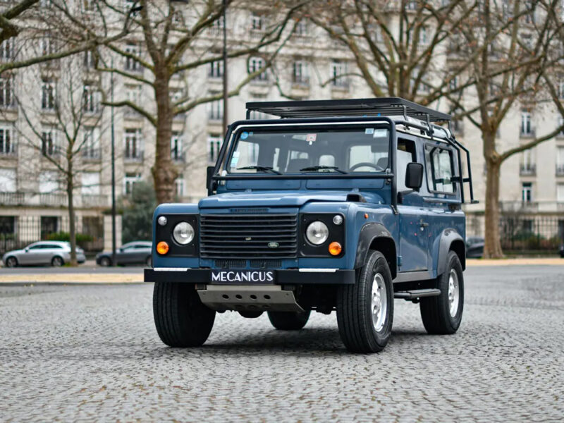 Land Rover Defender 90 V8 *North American Specification*
